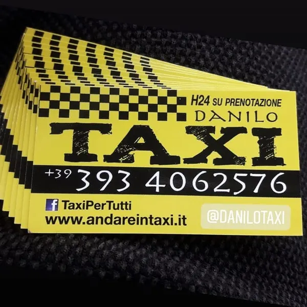 Biglietti da visita di Danilo Taxi: H24 su prenotazione, 393 406 2576