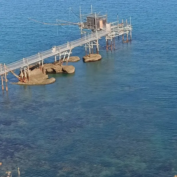 Un trabocco sul mare della costa abruzzese